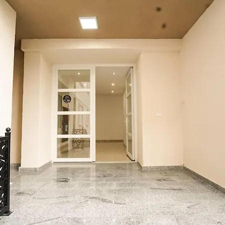 Stylish & Cozy By The Apartment *